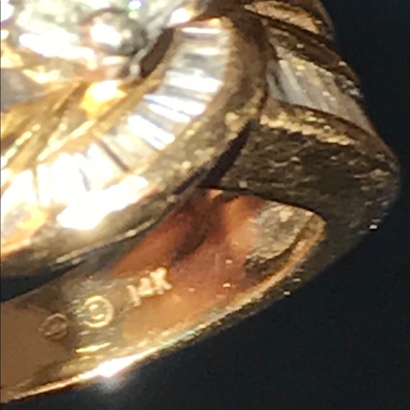 14kt diamond wedding ring size 5 can be resized - Picture 5 of 7